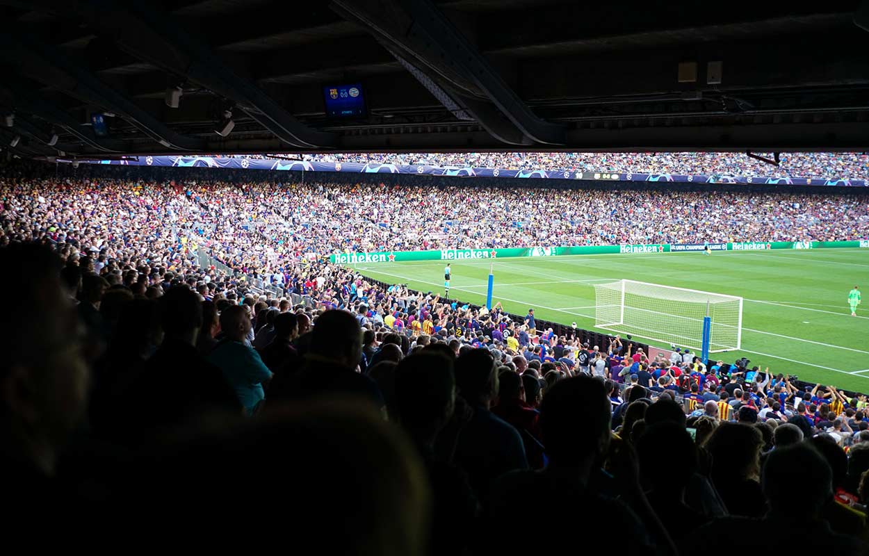 En fotbolls match som man kan se om man väljer att streama Champions League.